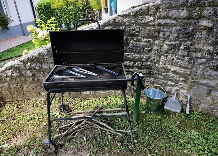 Near The Soca River 公寓