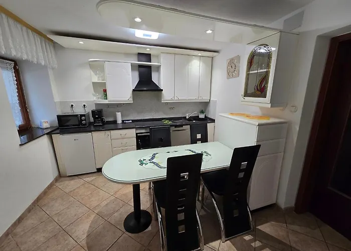 Near The Soca River 公寓