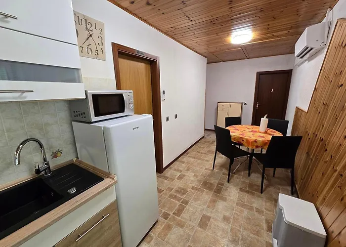 Near The Soca River 公寓